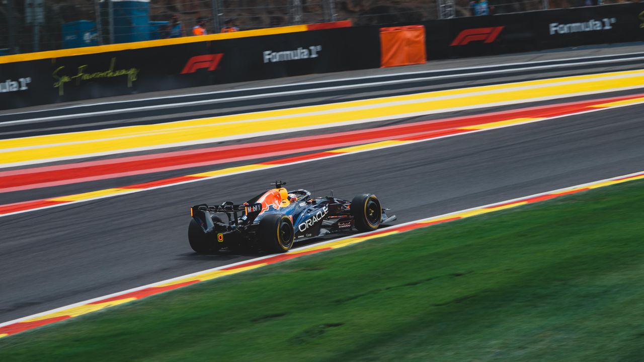 our-experience High-speed Formula 1 car on the Circuit de Spa-Francorchamps in Stavelot, Belgium during a sunny race day.